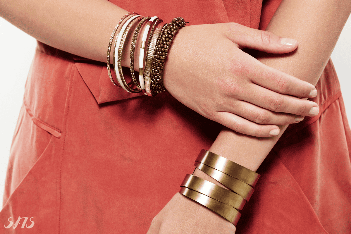 How To Choose The Right Accessories For Outfits